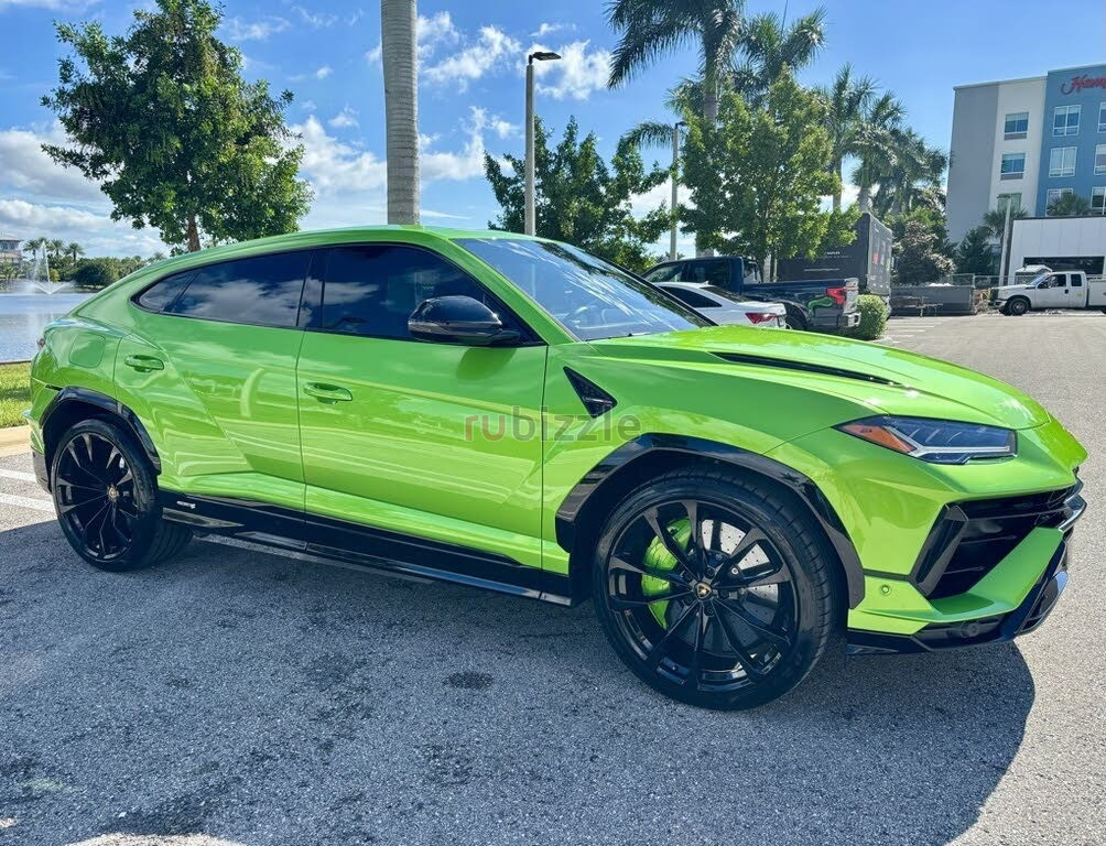 Slightly USED 2024 Lamborghini Urus S AWD Full options